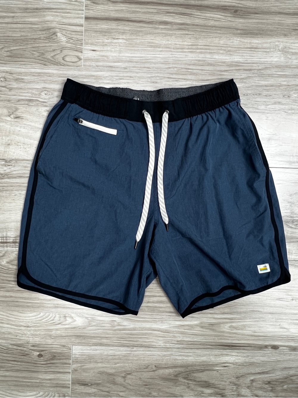 Vuori Banks Banks Short Unlined 7" in Azure Linen Texture Blue Size M
